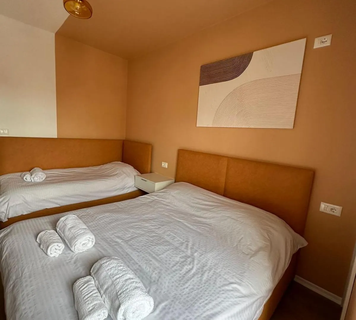 Urban Charm Apt With Jacuzzi Tirana