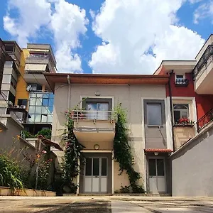 cheerful-2-bedroom-villa-with-free-parking-space-tirana.albaniahotels.org/