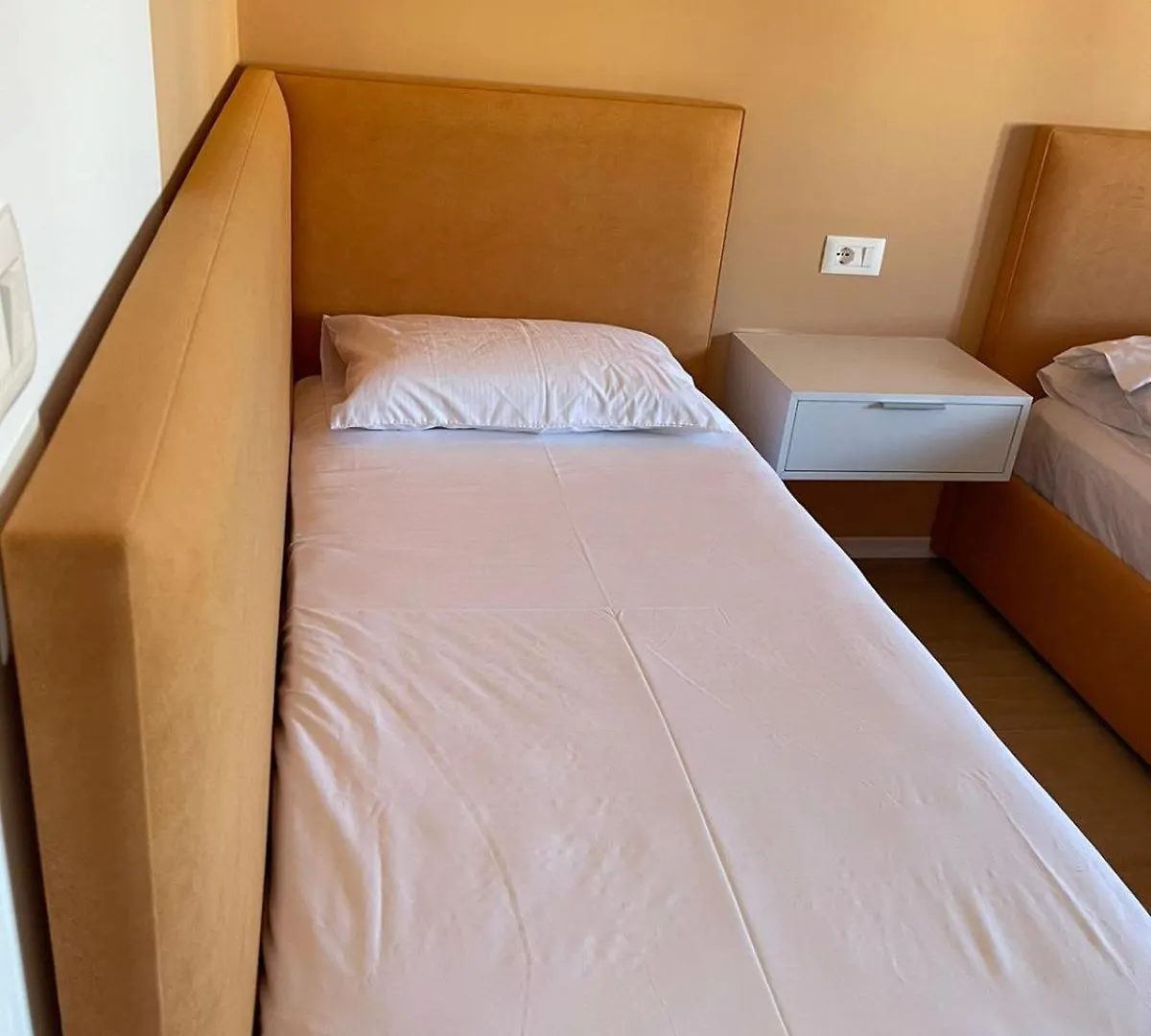 Urban Charm Apt With Jacuzzi Tirana